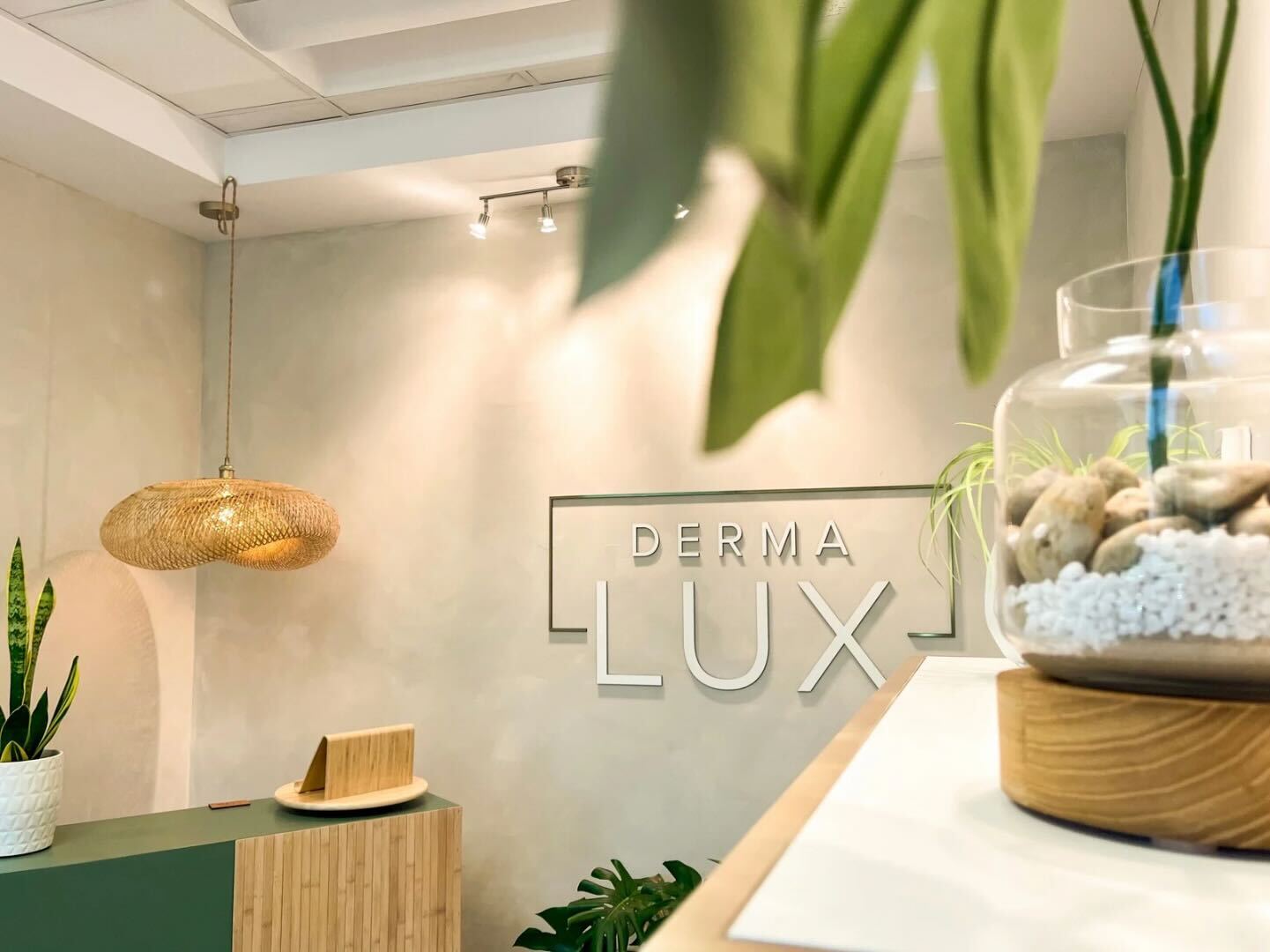 DermaLUX Lobby
